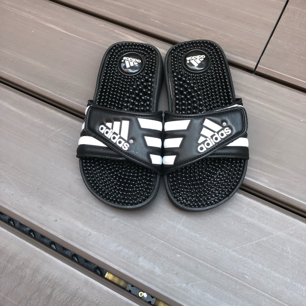 Kids adidas slippers